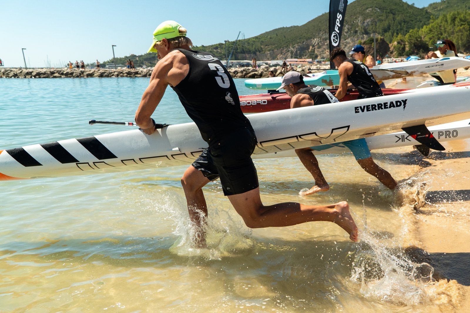 Salidas y llegadas desde la playa: la Carrera Técnica puso el broche deportivo a la gran final.